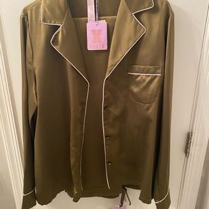 Savage X Fenty pajama set in military green color XL